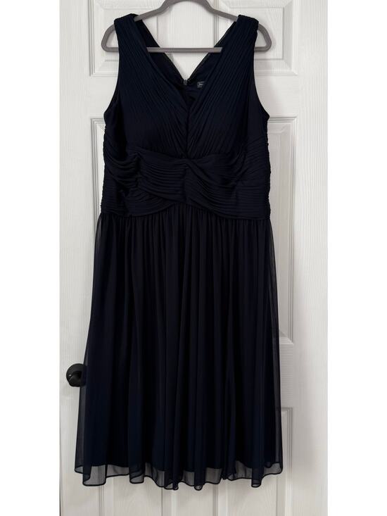 Jessica Howard Dresses & Skirts - Jessica Howard Women's Navy Chiffon V-Neck Mini Pleat Dress Size 18W